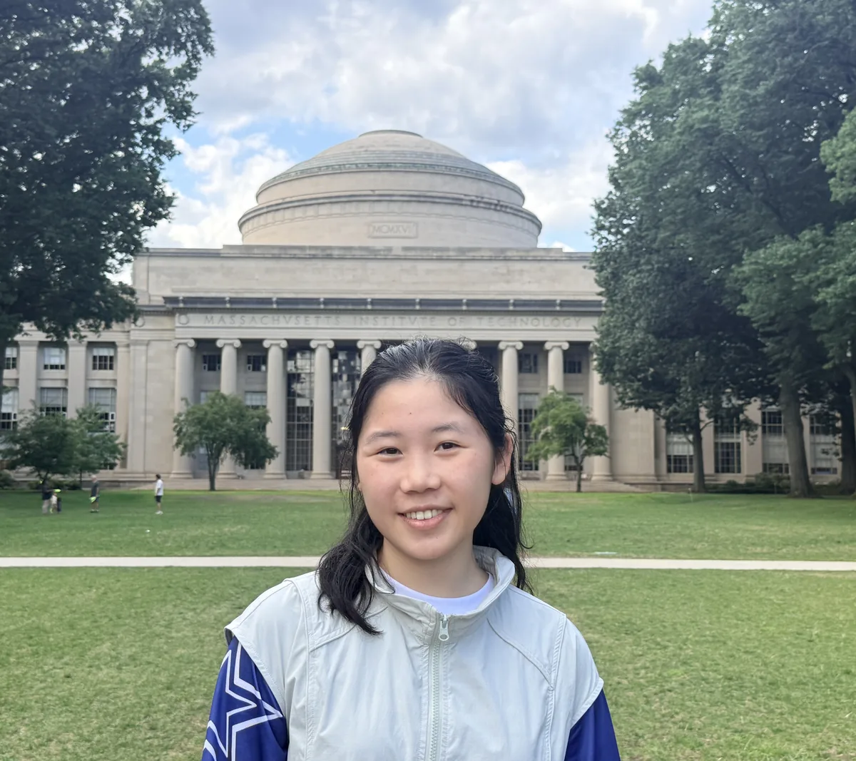 Heona Liu smiling in front of MIT's Great Dome